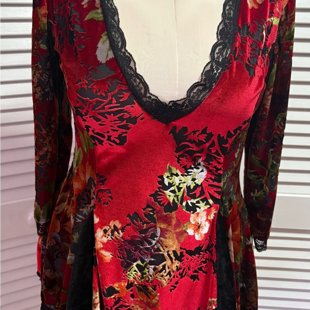 Stretchy Floral V-Neck Velvet Peplum Dress with Lace Trim